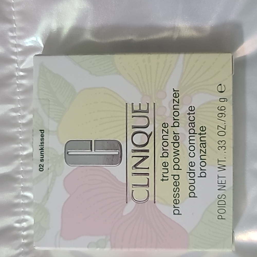 Clinique True Bronze Pressed Powder Bronzer in Sunkissed
